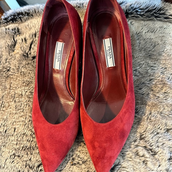 PRADA Runway Suede Oxtail Maroon Red Block Heel Pointy Toe Heels, Size 38.5 - Picture 12 of 12